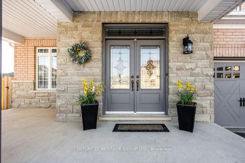 Photo 2 at 25 Copeland Crescent, Cookstown, Innisfil