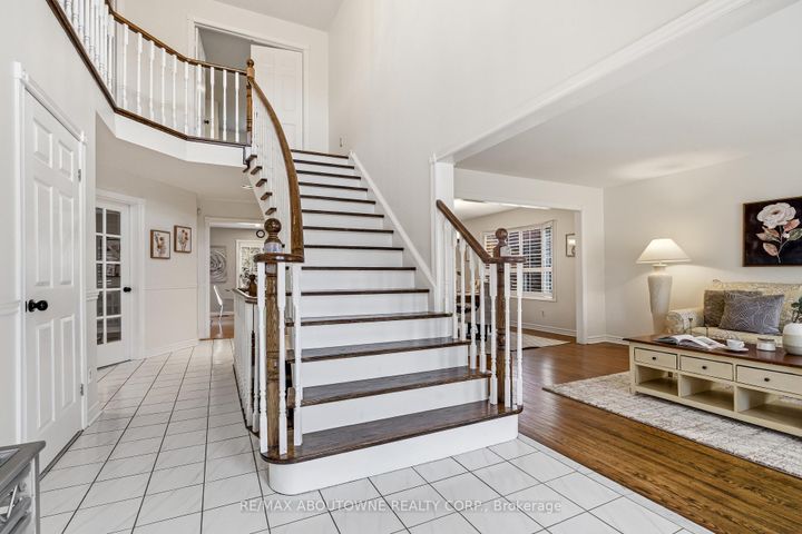 Photo 8 at 1323 Blackburn Drive, GA Glen Abbey, Oakville