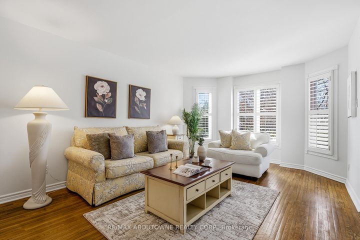 Photo 10 at 1323 Blackburn Drive, GA Glen Abbey, Oakville