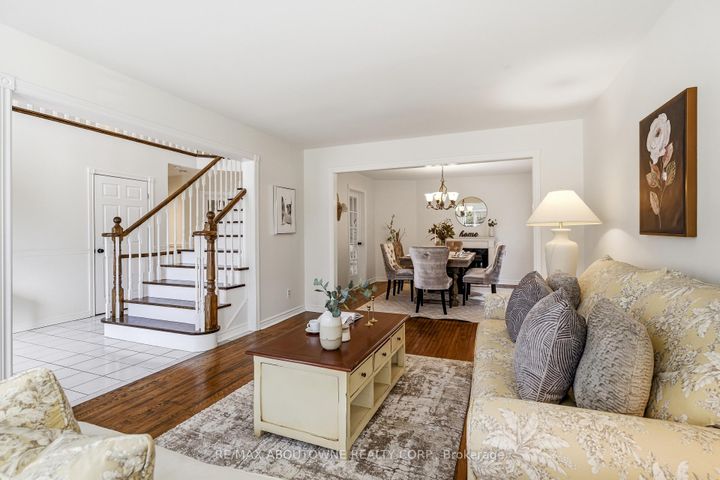 Photo 11 at 1323 Blackburn Drive, GA Glen Abbey, Oakville