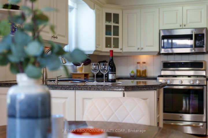 Photo 14 at 1323 Blackburn Drive, GA Glen Abbey, Oakville