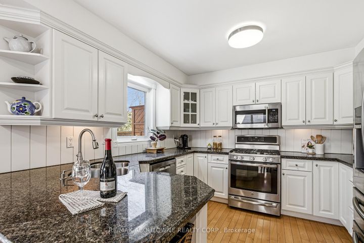 Photo 17 at 1323 Blackburn Drive, GA Glen Abbey, Oakville