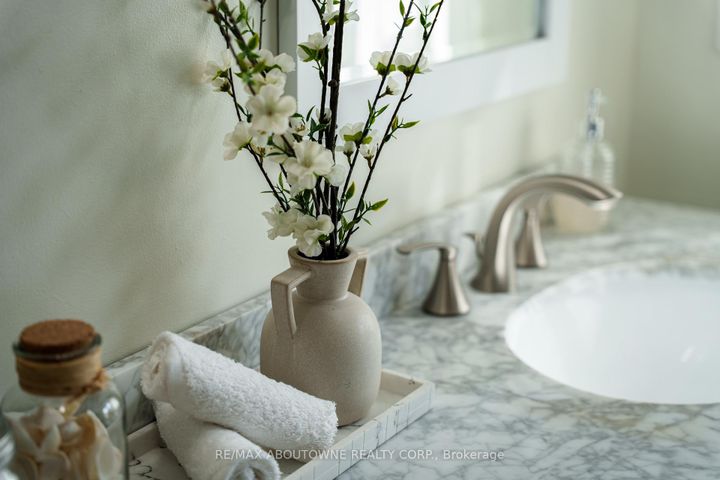 Photo 27 at 1323 Blackburn Drive, GA Glen Abbey, Oakville