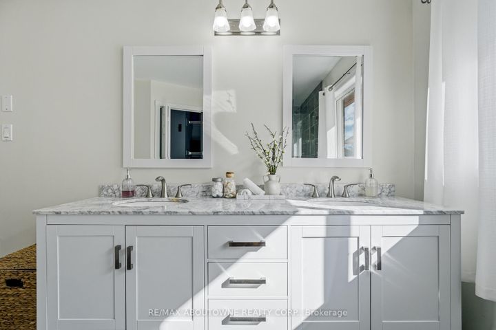 Photo 29 at 1323 Blackburn Drive, GA Glen Abbey, Oakville