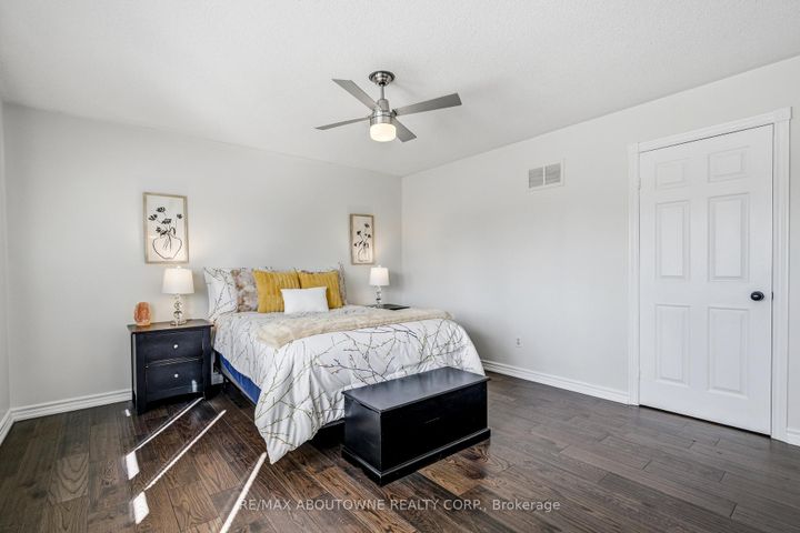 Photo 31 at 1323 Blackburn Drive, GA Glen Abbey, Oakville