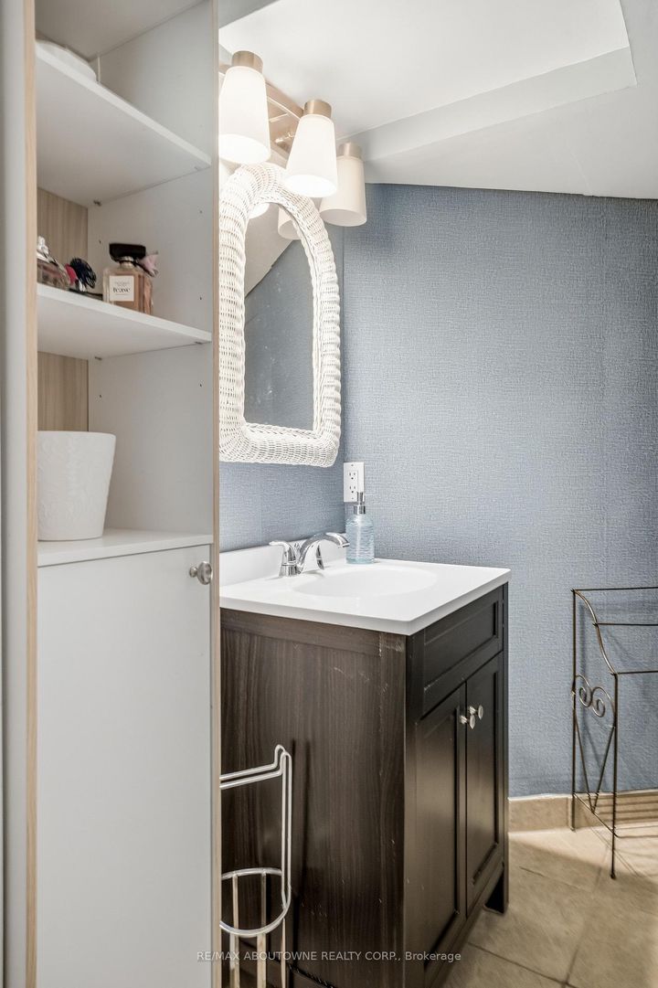 Photo 42 at 1323 Blackburn Drive, GA Glen Abbey, Oakville