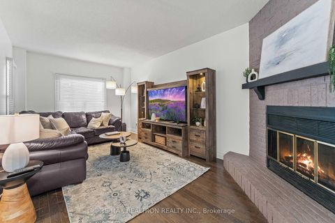 Photo 14 at 271 Rose Green Drive, Uplands, Vaughan