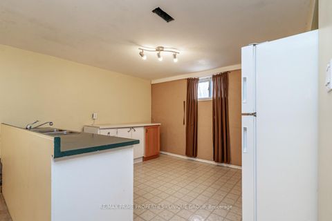 Photo 8 at 425 Centre Street E, Crosby, Richmond Hill