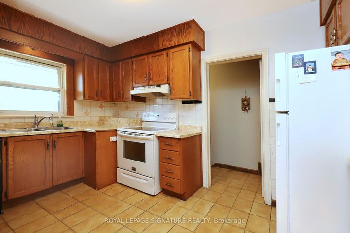 Photo 7 at 56 Wendell Avenue, Pelmo Park W4, Toronto