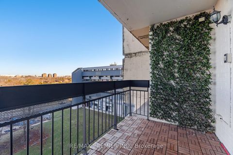 Photo 18 at 720 - 4645 Jane Street, Black Creek, Toronto