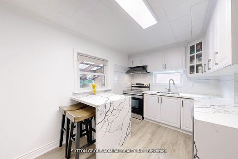 Photo 9 at 14 Spears Street, Smythe, Toronto