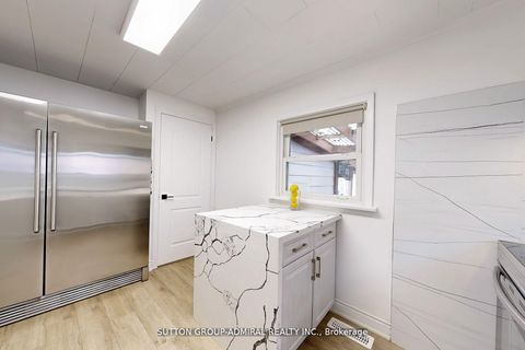 Photo 10 at 14 Spears Street, Smythe, Toronto