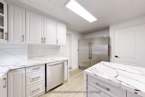 Photo 11 at 14 Spears Street, Smythe, Toronto