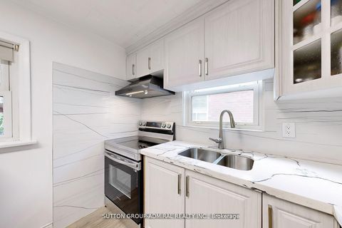 Photo 12 at 14 Spears Street, Smythe, Toronto