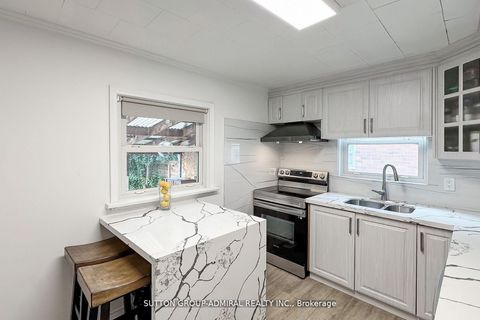 Photo 13 at 14 Spears Street, Smythe, Toronto