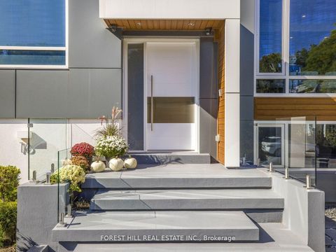 Photo 1 at 16 Viamede Crescent, Bayview Village, Toronto