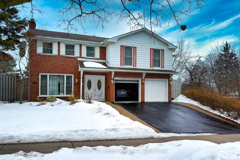 Photo 2 at 40 Farmview Crescent, Henry Farm, Toronto