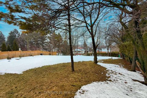 Photo 5 at 40 Farmview Crescent, Henry Farm, Toronto