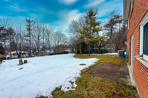 Photo 8 at 40 Farmview Crescent, Henry Farm, Toronto