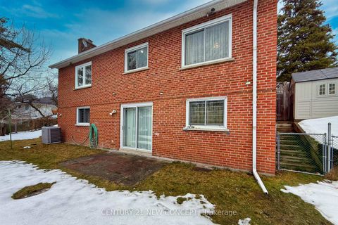 Photo 9 at 40 Farmview Crescent, Henry Farm, Toronto