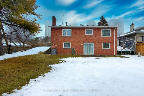 Photo 10 at 40 Farmview Crescent, Henry Farm, Toronto