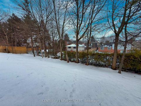 Photo 11 at 40 Farmview Crescent, Henry Farm, Toronto