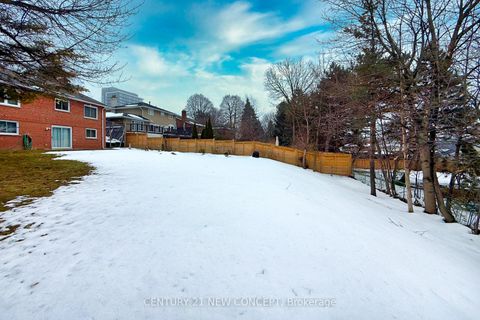 Photo 12 at 40 Farmview Crescent, Henry Farm, Toronto