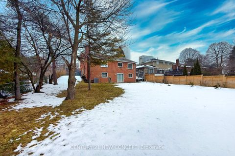 Photo 13 at 40 Farmview Crescent, Henry Farm, Toronto