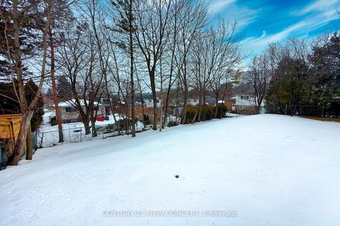 Photo 15 at 40 Farmview Crescent, Henry Farm, Toronto