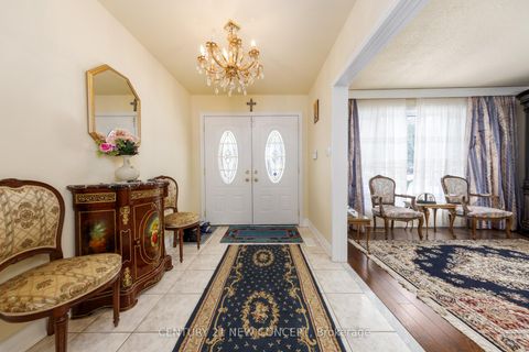 Photo 17 at 40 Farmview Crescent, Henry Farm, Toronto