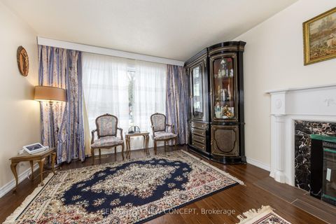 Photo 19 at 40 Farmview Crescent, Henry Farm, Toronto