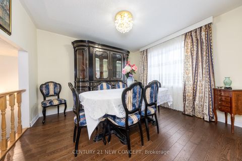 Photo 21 at 40 Farmview Crescent, Henry Farm, Toronto