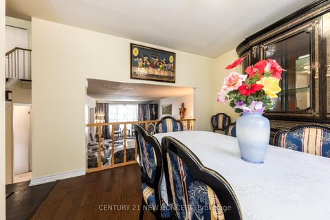 Photo 22 at 40 Farmview Crescent, Henry Farm, Toronto