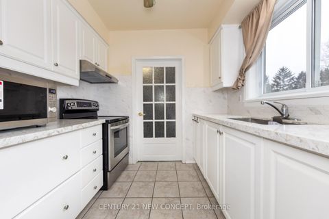 Photo 23 at 40 Farmview Crescent, Henry Farm, Toronto