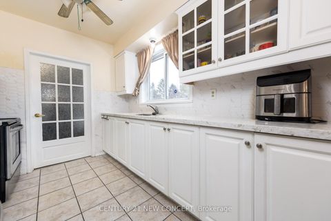 Photo 24 at 40 Farmview Crescent, Henry Farm, Toronto