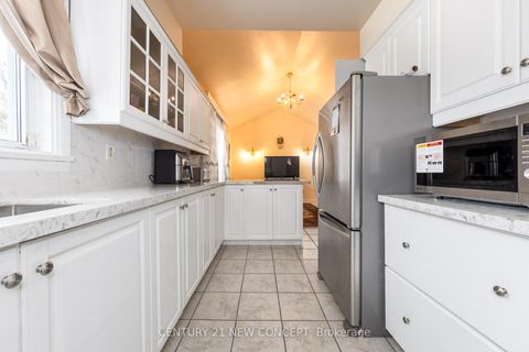 Photo 25 at 40 Farmview Crescent, Henry Farm, Toronto