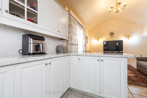 Photo 26 at 40 Farmview Crescent, Henry Farm, Toronto