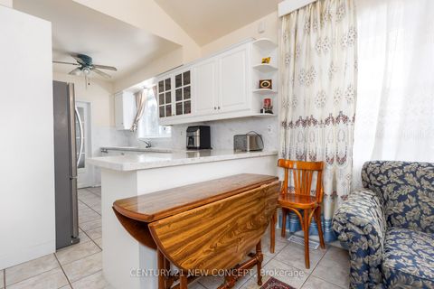 Photo 27 at 40 Farmview Crescent, Henry Farm, Toronto