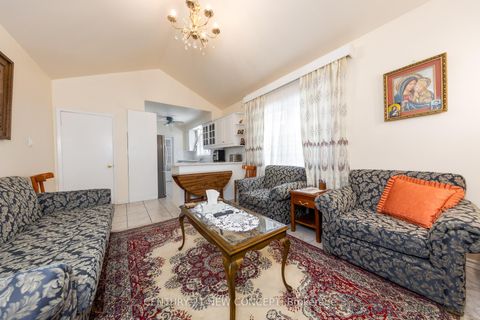 Photo 29 at 40 Farmview Crescent, Henry Farm, Toronto