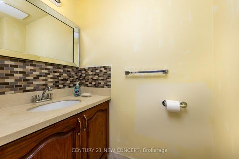 Photo 31 at 40 Farmview Crescent, Henry Farm, Toronto