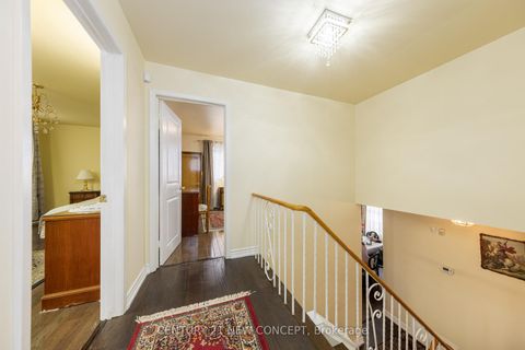 Photo 33 at 40 Farmview Crescent, Henry Farm, Toronto