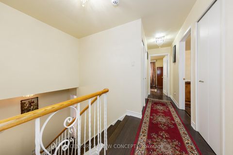 Photo 34 at 40 Farmview Crescent, Henry Farm, Toronto