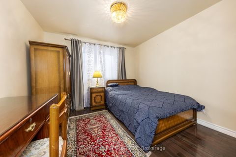 Photo 35 at 40 Farmview Crescent, Henry Farm, Toronto