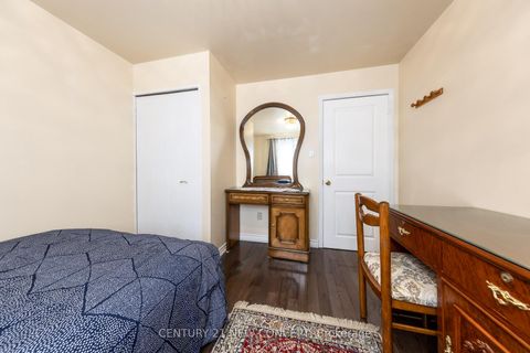 Photo 36 at 40 Farmview Crescent, Henry Farm, Toronto