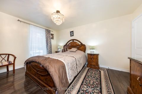 Photo 39 at 40 Farmview Crescent, Henry Farm, Toronto