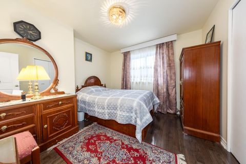 Photo 42 at 40 Farmview Crescent, Henry Farm, Toronto