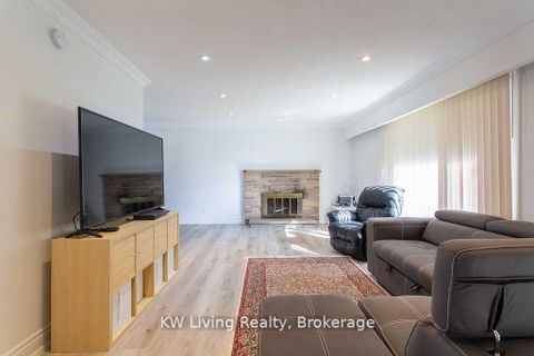Photo 10 at 702 Lake Drive S, Keswick South, Georgina