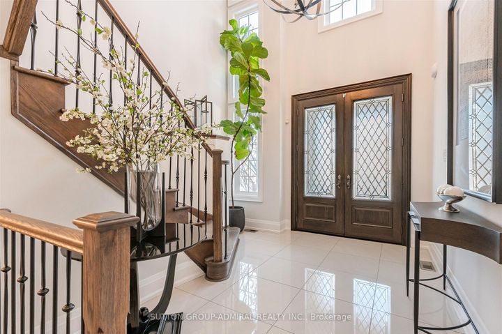 Photo 4 at 15 Stormont Trail, Vellore Village, Vaughan