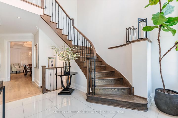 Photo 5 at 15 Stormont Trail, Vellore Village, Vaughan