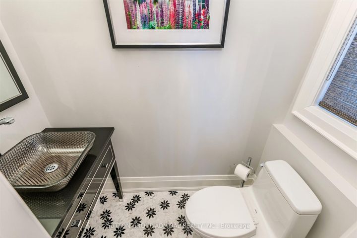 Photo 21 at 15 Stormont Trail, Vellore Village, Vaughan